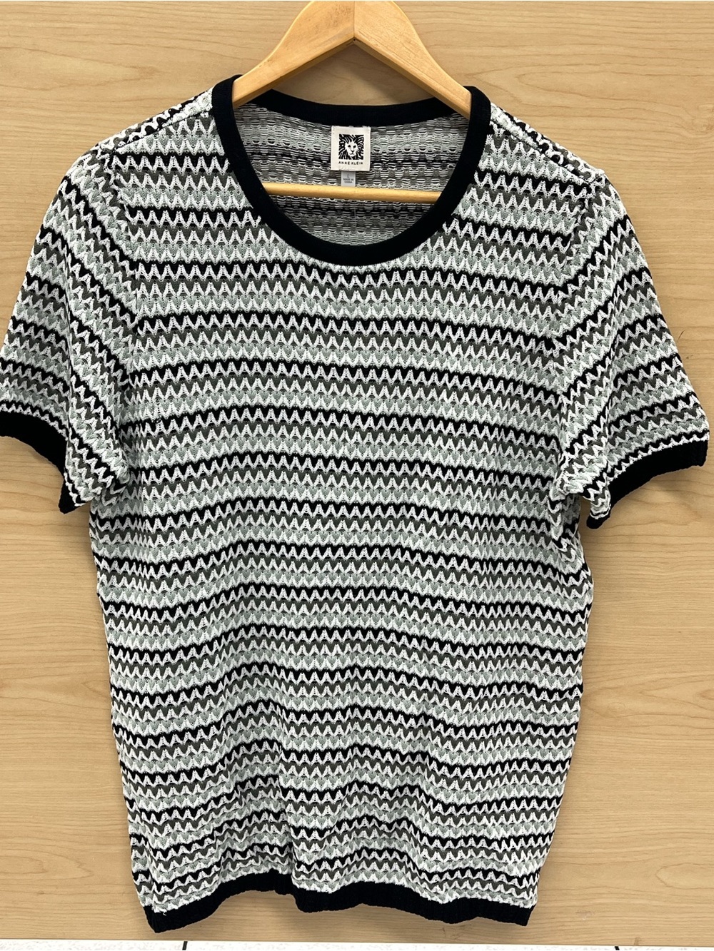 Anne Klein Black and White Zigzag Short Sleeve Knit Top